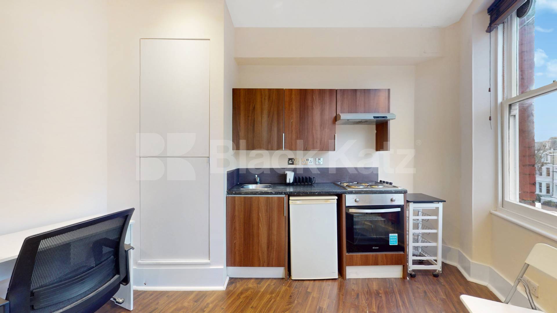 Modern one bed set within a large period house mins to tube and shops Sutherland Avenue, Maida Vale